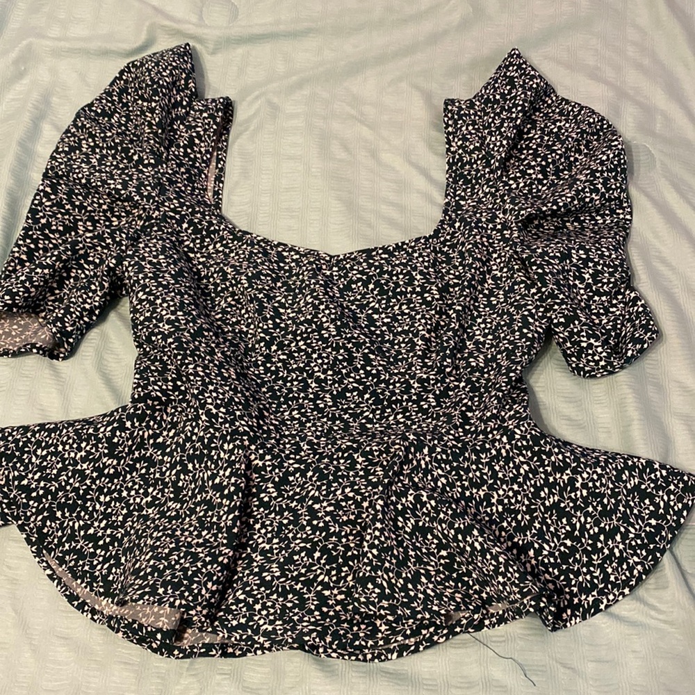 Green and white floral patterned blouse!!